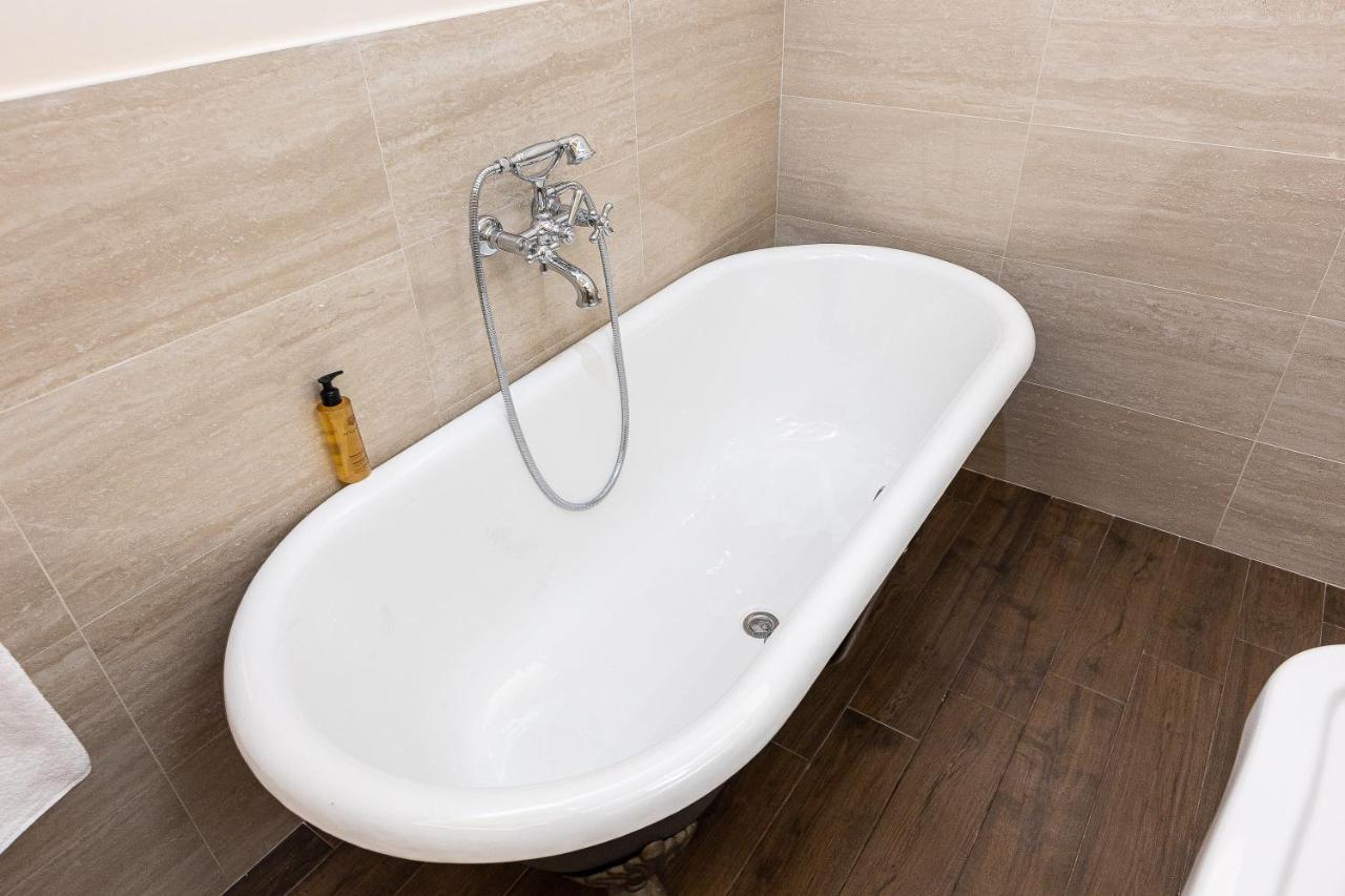 Spa Apartment Via Barberini Rome Exterior photo